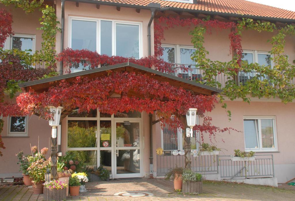Gaestehaus Kleine Kalmit Ландау ин дер Пфалц Екстериор снимка
